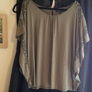 Rich Army Green Lace Short Flowy Sleeve Blouse